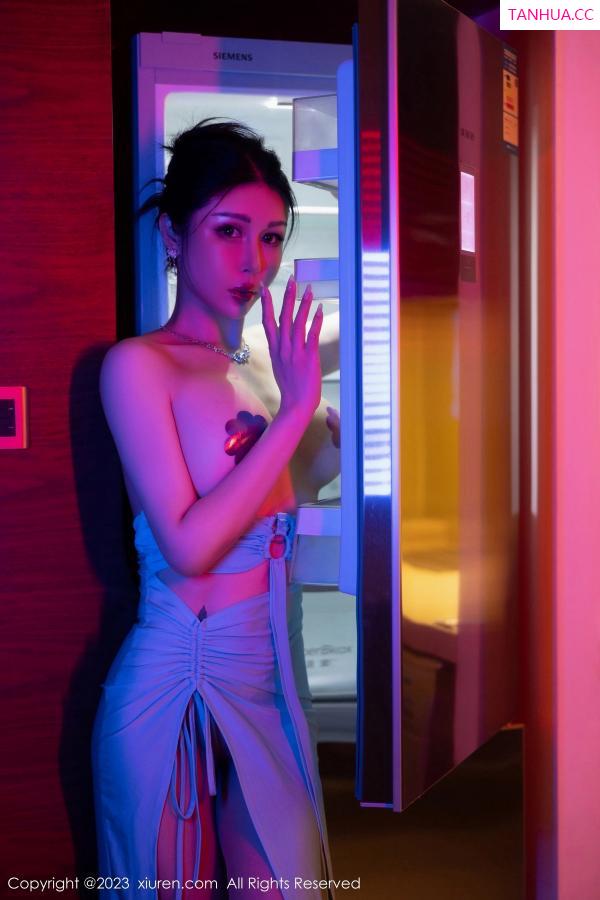 田冰冰  [XiuRen]高清写真图 2023.09.27 No.7446 田冰冰 长裙美臀第50张图片
